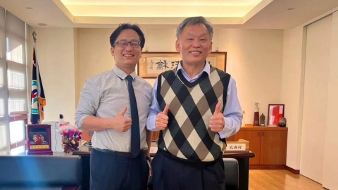 才遭睹球場奔馳!台中「王牌校長」突驟逝…教育界一片悲喊「怎會」學生淚崩:感謝教誨
