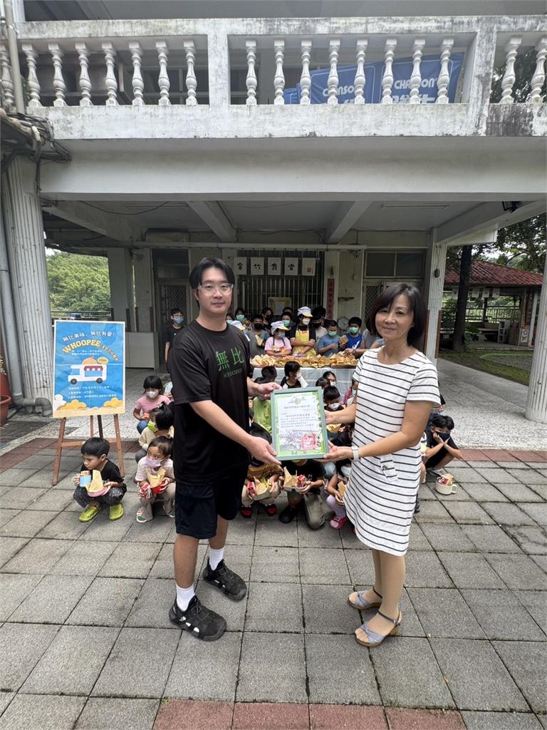 21天豪雨後迎來陽光!無比漢堡走進內門偏鄉 免費請全校師生吃手作漢堡