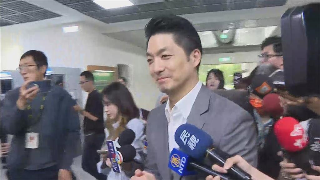被問蔣萬安是你哥?蔣友青又開直播「不小心爆料1事」下秒嚇傻踩煞車:怕蔣媽媽心臟病