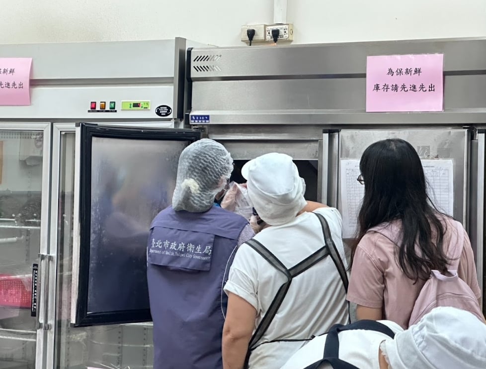 快新聞/ 北市營養午餐出大包!87國中生腹瀉 市府揪5缺失:勒令停業