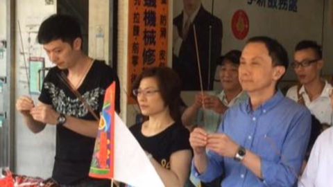 李新之子李伯毅急診室咆哮 「綠營李柏毅」無辜中槍喊冤