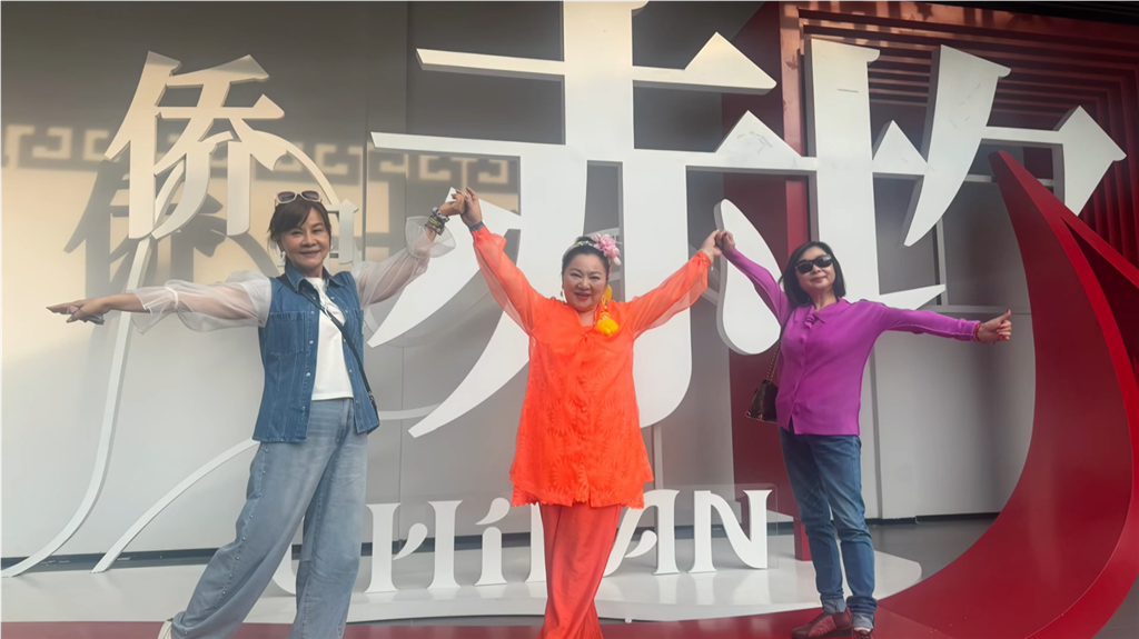 白冰冰（中）難得與好友龍千玉、周雅芳一起出遊（照片提供：長興影視）
