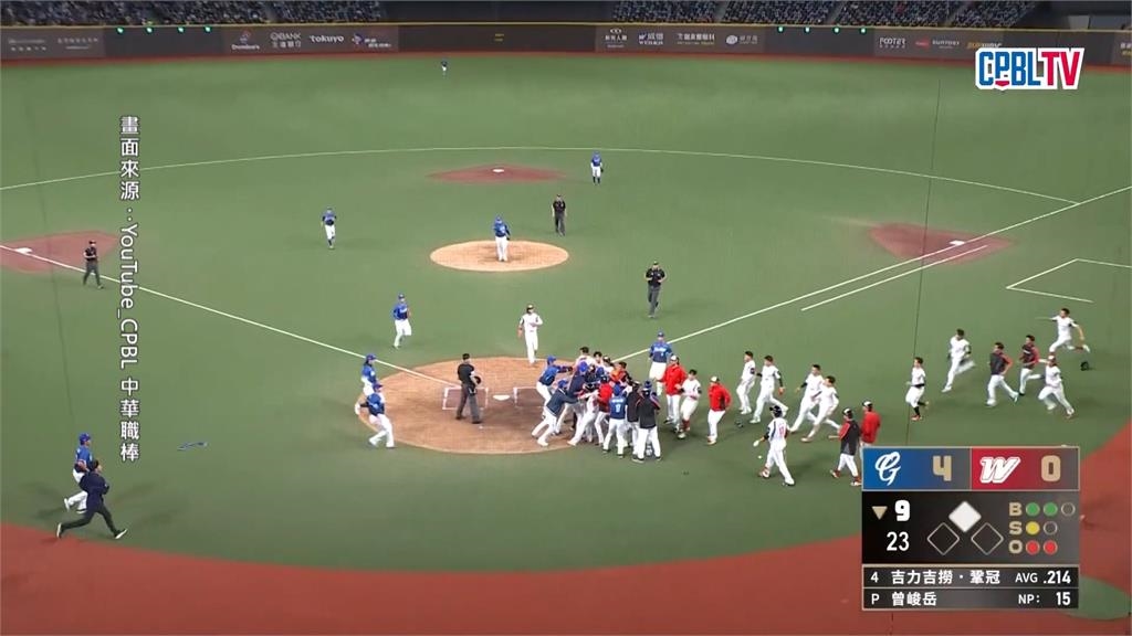 吉力吉撈疑不滿近身球推擠戴培峰　板凳清空大場面！聯盟懲處結果出爐