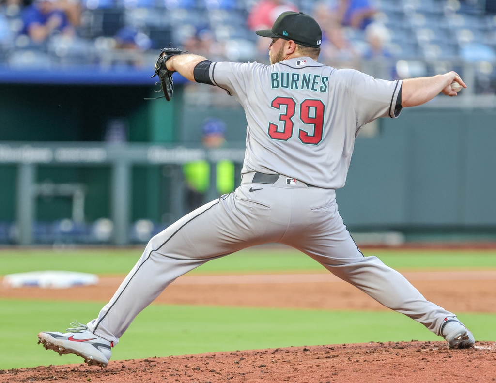 MLB(影)/等待15個月終於回來!賽揚強投伯恩斯3局無失分 響尾蛇衝刺添王牌