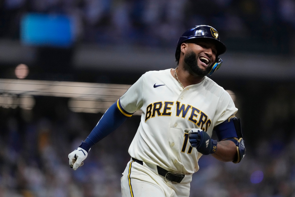 MLB(影)/釀酒人的球迷真的都醉了!9局下超神逆轉成為大聯盟第一支90勝勁旅