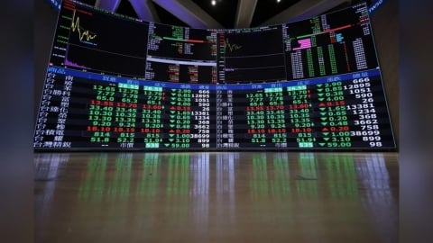 台股終場下跌243點收46940點　電子傳產走弱