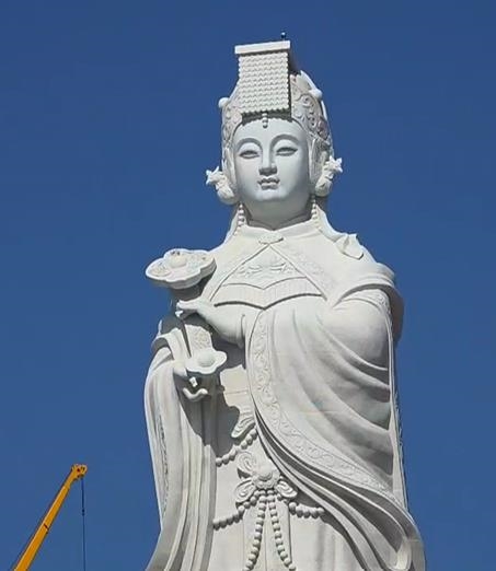 同18層樓高!台中大安港媽祖雕像經14年終完工 民眾搶拍