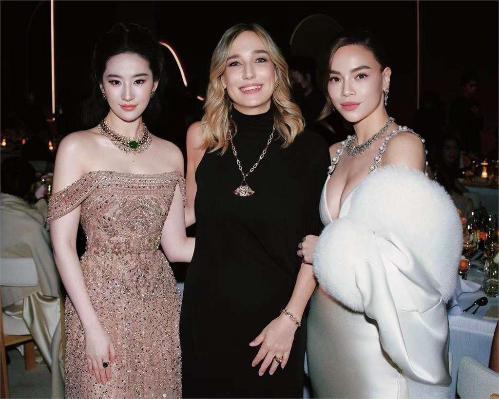 劉亦菲被罵到刪文!合照「切掉越南女星」只留CEO 本尊大方回應:我會再努力