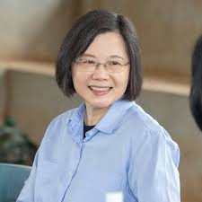 蔡英文不僅是首位女性中華民國總統，也是華語世界第一位女性元首。