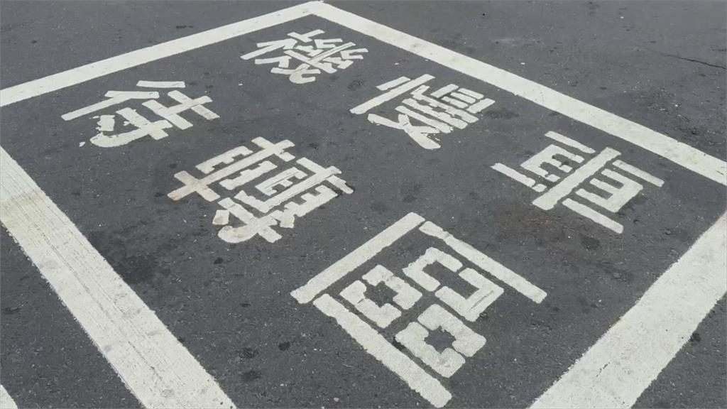 機車族「乖乖待轉」竟被罰1800元?只因「踩中1陷阱」網傻眼:逼我違規?