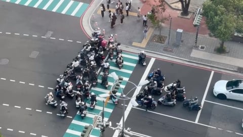 機車族「乖乖待轉」竟被罰1800元?只因「踩中1陷阱」網傻眼:逼我違規?