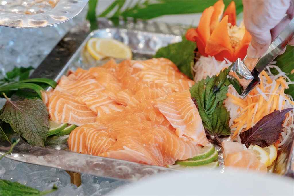 吃生魚片送命!中年男夜飆40度高燒 醫生指「奪命細菌」引爆敗血症