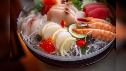 吃生魚片送命!中年男夜飆40度高燒 醫生指「奪命細菌」引爆敗血症