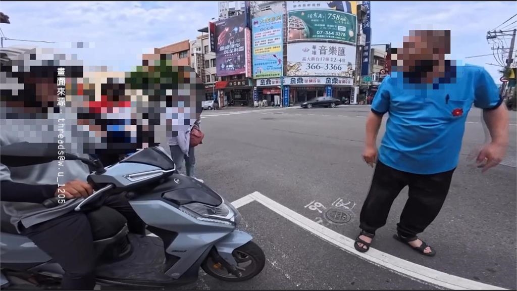 高雄公車司機槓上騎士 路邊停車怒嗆恐挨罰