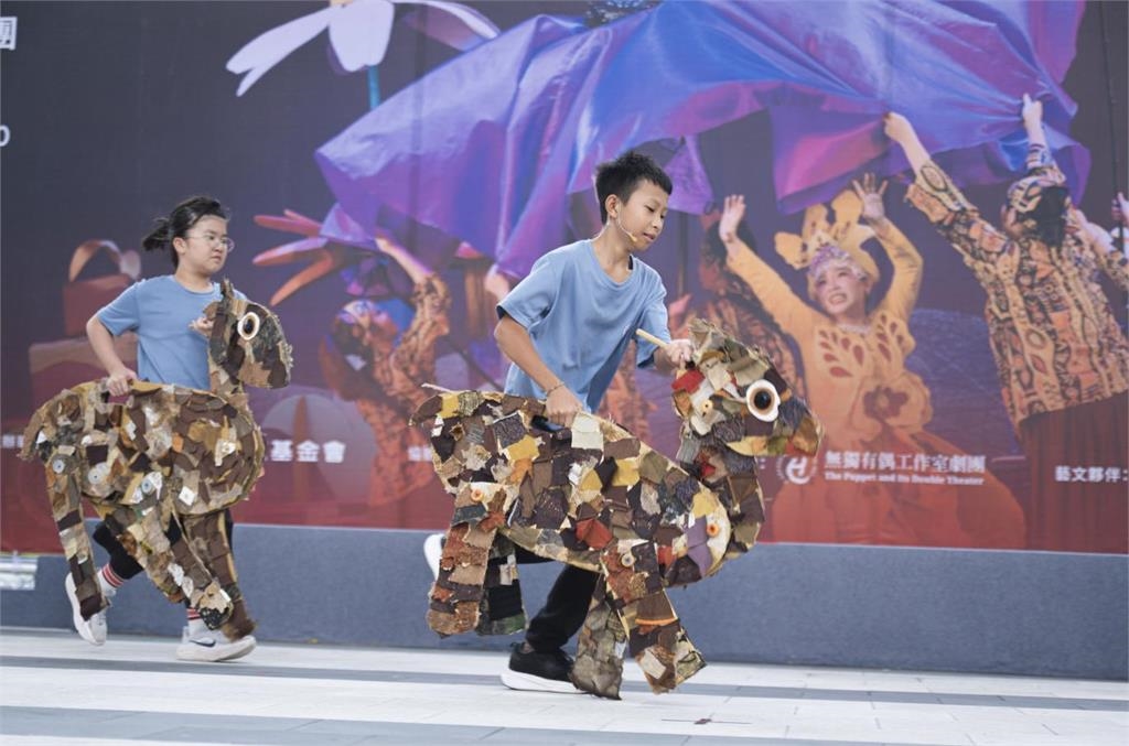 3.5公尺巨偶搖滾開唱！貢寮實中學生化身操偶師　赴日大顯身手