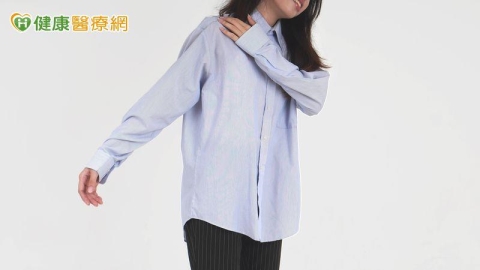 怕肩膀睡到「掉出來」!14歲少女反覆脫臼 竟是少見「後脫臼」