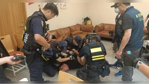 找不到老婆衝國泰航空休息室挾持實習生! 莽男被捕坦承有吸毒