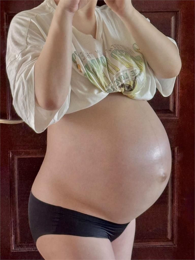 鄭家純懷雙胞胎8個月「突感覺不到胎動」!挺7KG孕肚急就醫「再撐3週就生」