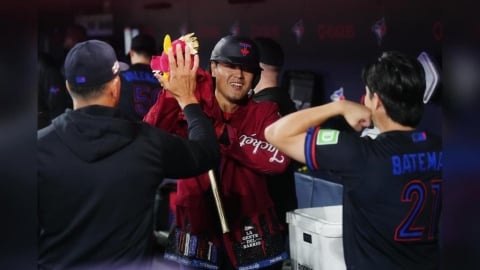 MLB(影)/032炸裂!岡本和真狂破紀錄 超車「村神」登頂日本全壘打王