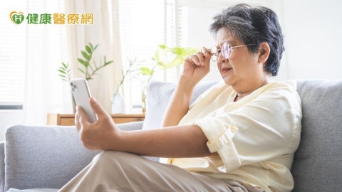 年長者「多社交」與失智症預防有關!跟AI聊天有幫助嗎?醫解答