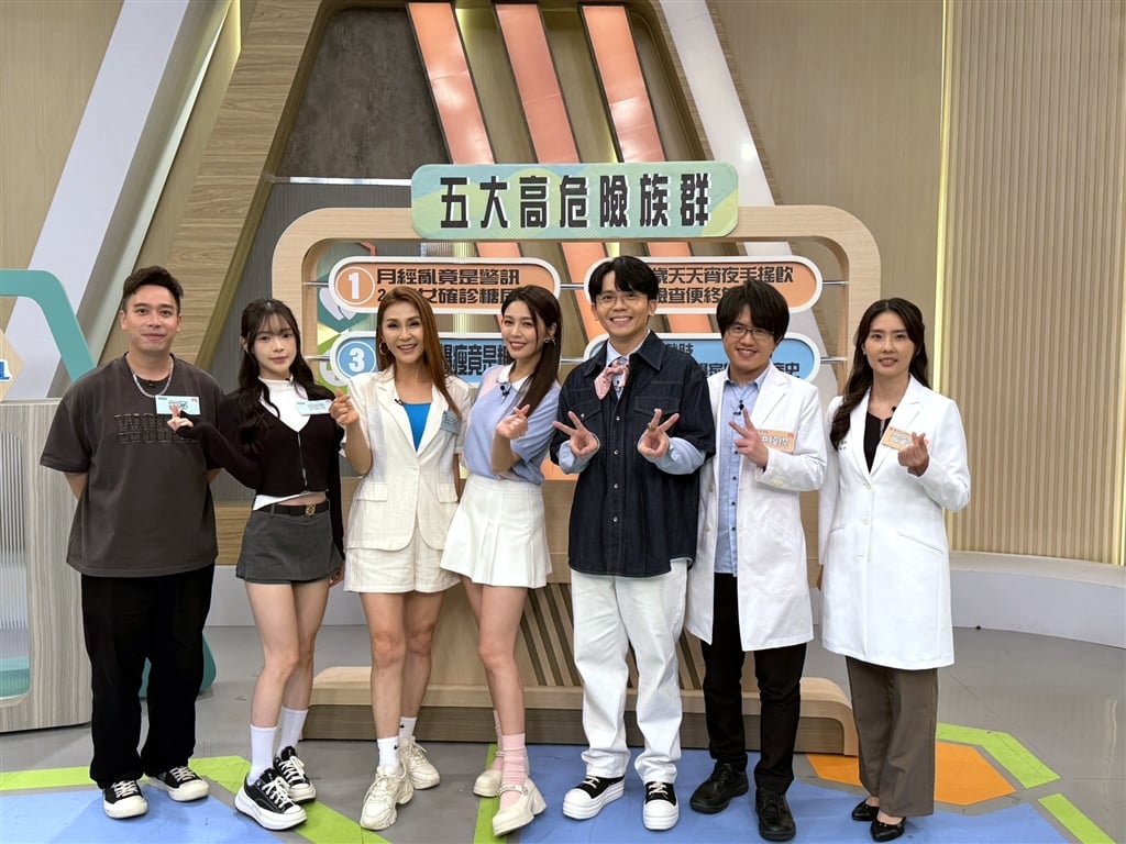 《醫學大聯盟》本集特別來賓，左起：無尊、宛宛、梁佑南、主持人、洪暐傑醫師、黃若禕醫師