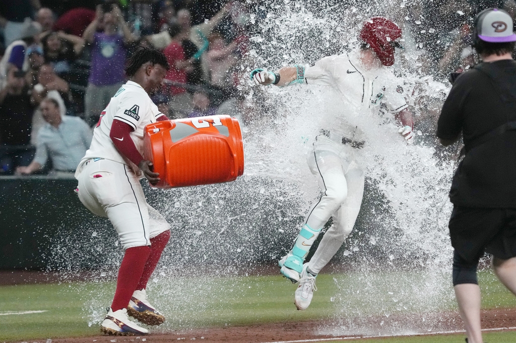 MLB(影)/響尾蛇台美混血球星「卡仔」炸裂驚天再見轟!賽後受訪直呼「不可思議」