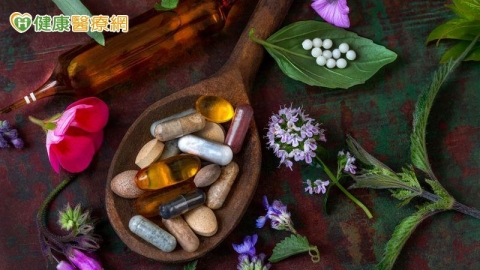 葡萄糖胺會讓失智惡化?醫:關節保健勿盲目補充 應與醫師討論