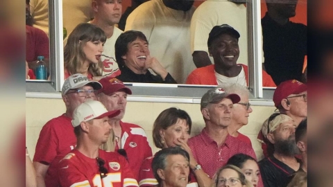 NFL(影)/酋長主場開幕戰有巨星烘托!泰勒絲婚後首度現身球場還有不老男神陪伴