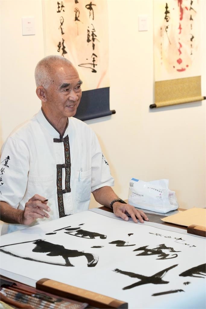 書畫鬼才揮灑24節氣 一把美工刀於方寸間遊走!黃明勝暌違五年個展「24節氣」