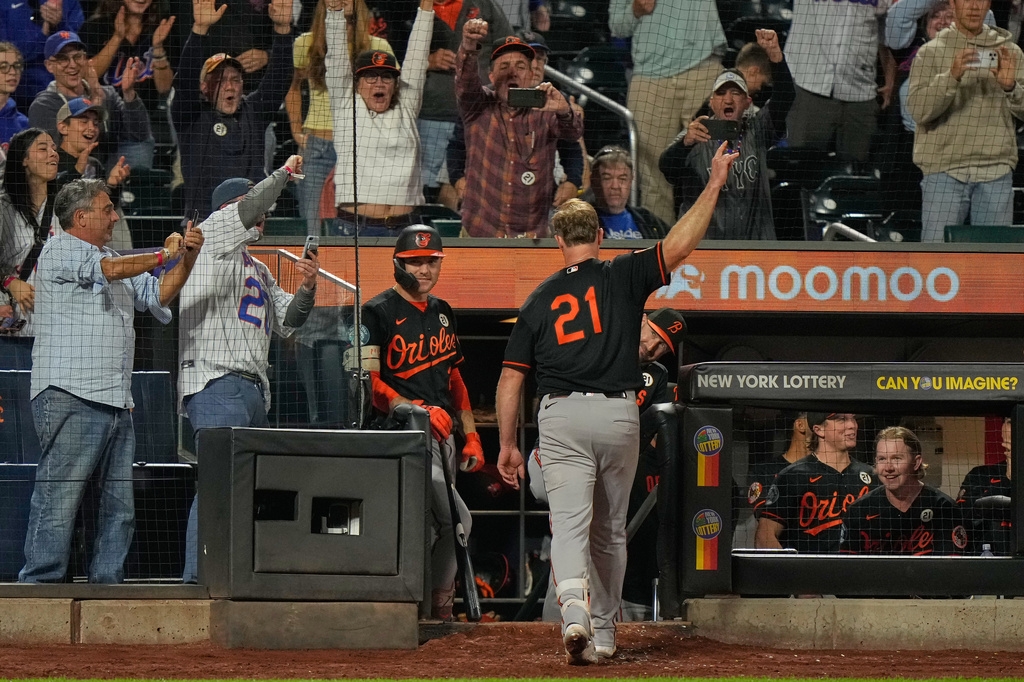 MLB(影)/北極熊回大蘋果老家開轟!阿隆索300轟球迷全場起立歡呼