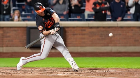 MLB(影)/北極熊回大蘋果老家開轟!阿隆索300轟全場球迷起立歡呼
