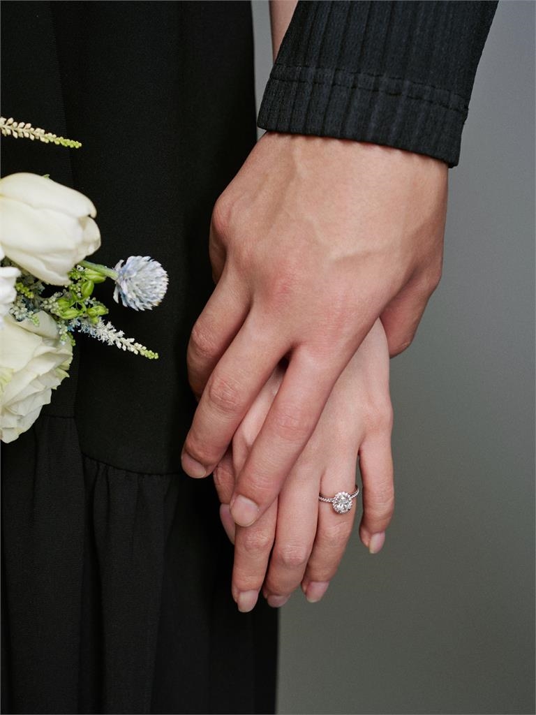 前樂天女孩Dora宣布結婚!老公正面照曝光 網驚:是Ian?