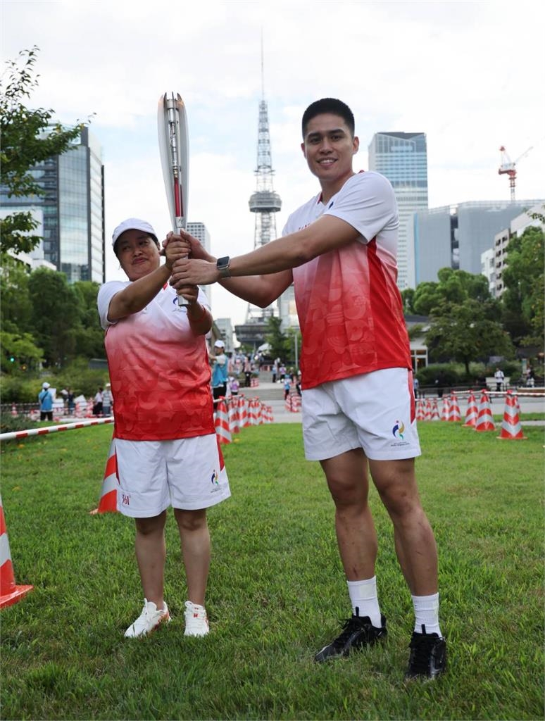 亞運/聖火傳遞最後階段開跑!「台灣隊長」陳盈駿代表參加笑開懷
