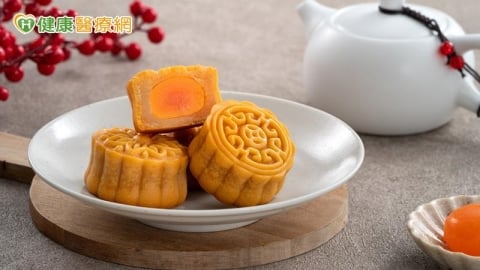 月餅一顆熱量可能接近一餐!營養師提醒「5類人」食用前先看