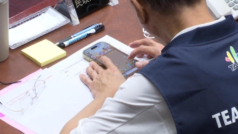 備詢期間被抓包玩手遊 北市民政局長陳永德出面致歉