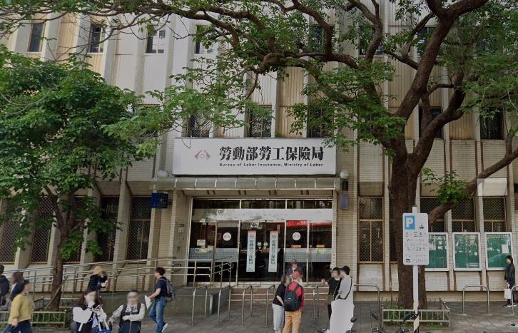 記得刷存摺「4.2萬入帳」!這類人忘申請直接充公 月底前15筆津貼接力發