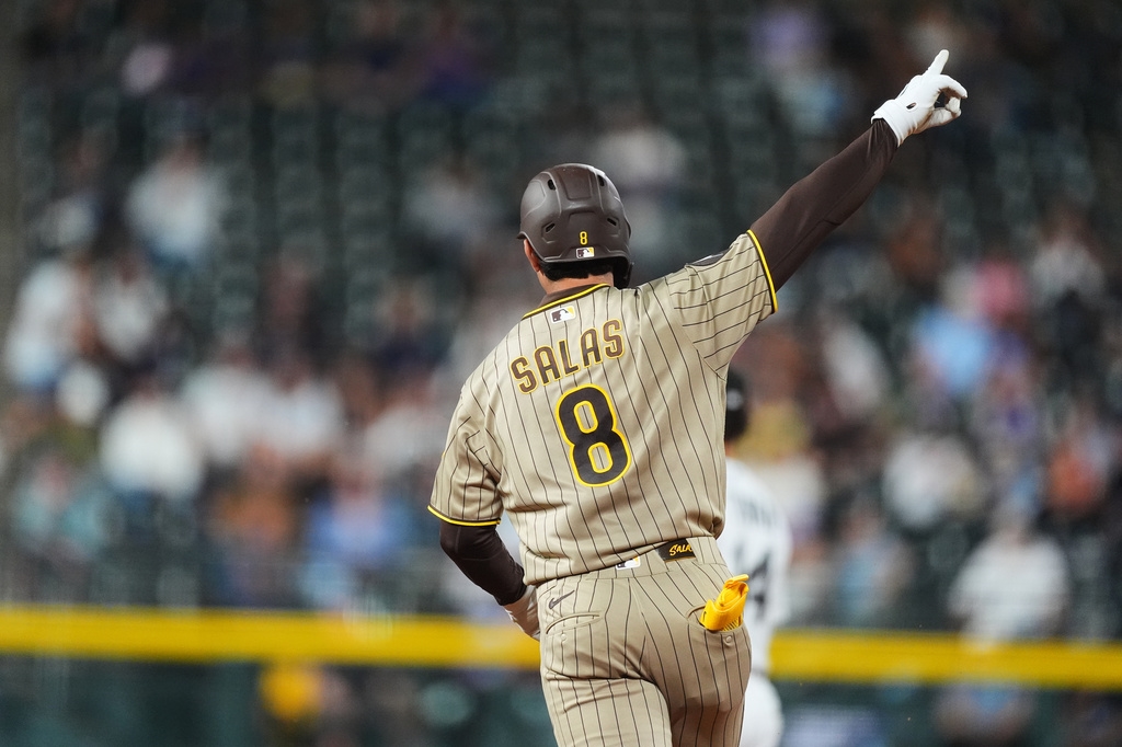 MLB(影)/20歲天才捕手炸裂426英尺!薩拉斯第一轟出爐 寫下35年罕見紀錄