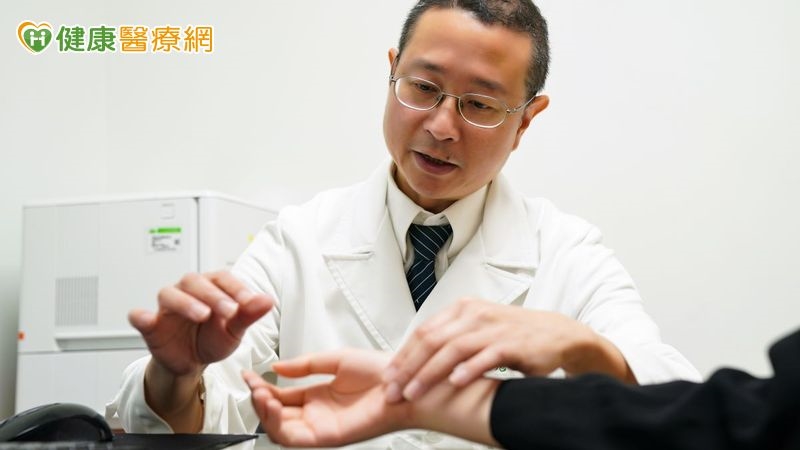 類風濕性關節炎造成手指腫痛變形  「 微細動脈栓塞 」介入可緩疼痛