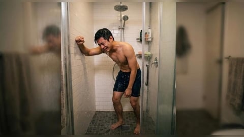 男第一次跟女友洗澡!才脫褲就被笑「鑫鑫腸很可愛」心碎喊:開始懷疑人生
