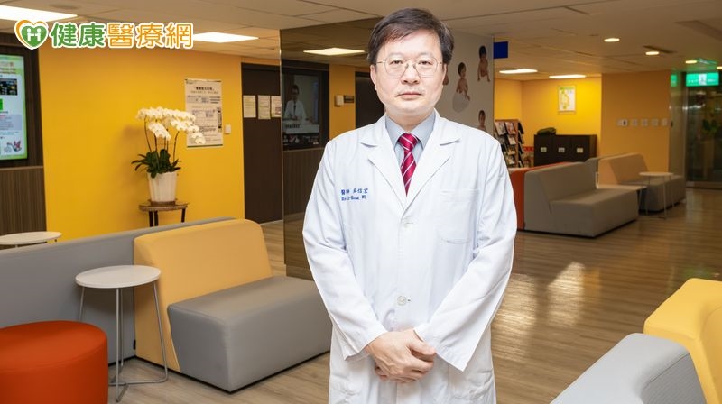 ▲彰基生殖醫學中心主任吳信宏醫師提醒,癌友可在治療前評估醫療性生育保存。
