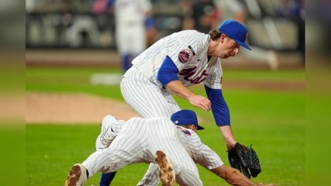 MLB(影)/為接滾地球和投手相撞!大都會一壘手擔架抬出場比大拇指