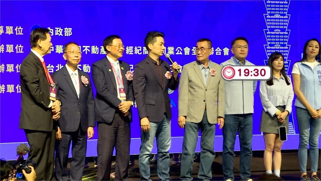 同場較勁? 蔣萬安2度現身「金仲獎」台下狂喊凍蒜 擦身沈伯洋