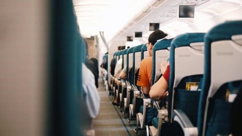 搭飛機沒開「飛航模式」空服員怎發現?旅遊作家揭「旅客照做」真實原因