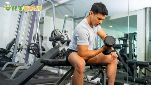 男性也可能陷身材焦慮!「肌肉臆形症」恐讓人狂健身反成傷害 專家揭警訊