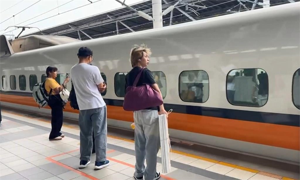 高鐵台南站旅客落軌 列車進站煞停 北上班次延誤至少半小時