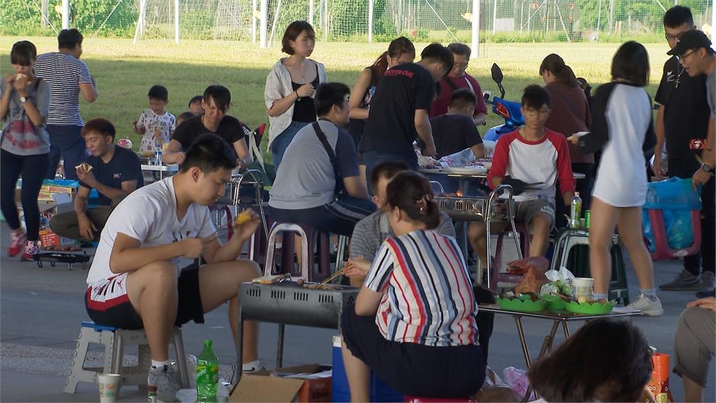 烤肉鋁箔紙亮面霧面哪面朝外?食藥署破解迷思 酸性食材恐侵蝕