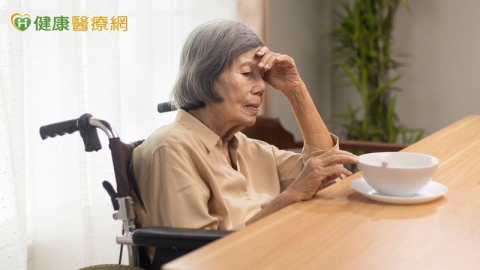 83歲婦罕見癌開大刀!術後呼吸衰竭長期臥床 166天後脫離呼吸器