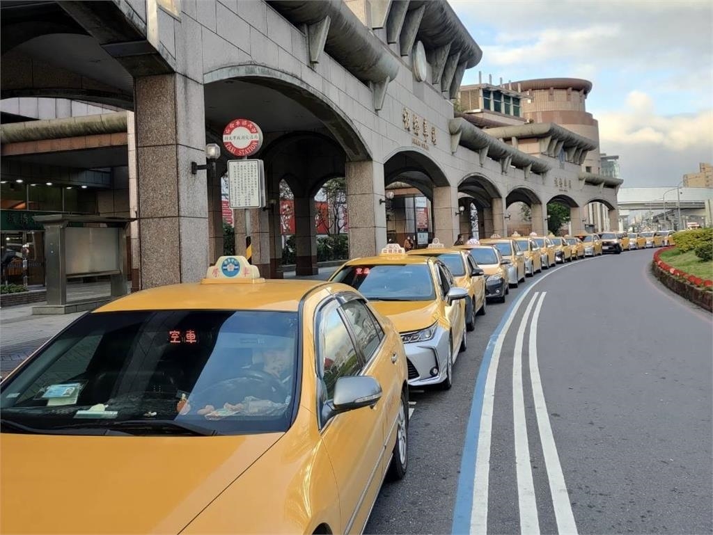 快新聞/北北基計程車真要漲價了?起跳費驚傳「恐漲這麼多」 新北交通局回應了