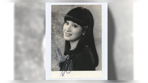 楊麗花整理相片「挖出28歲絕世美照」!同框鄧麗君笑喊:我滿有女人味