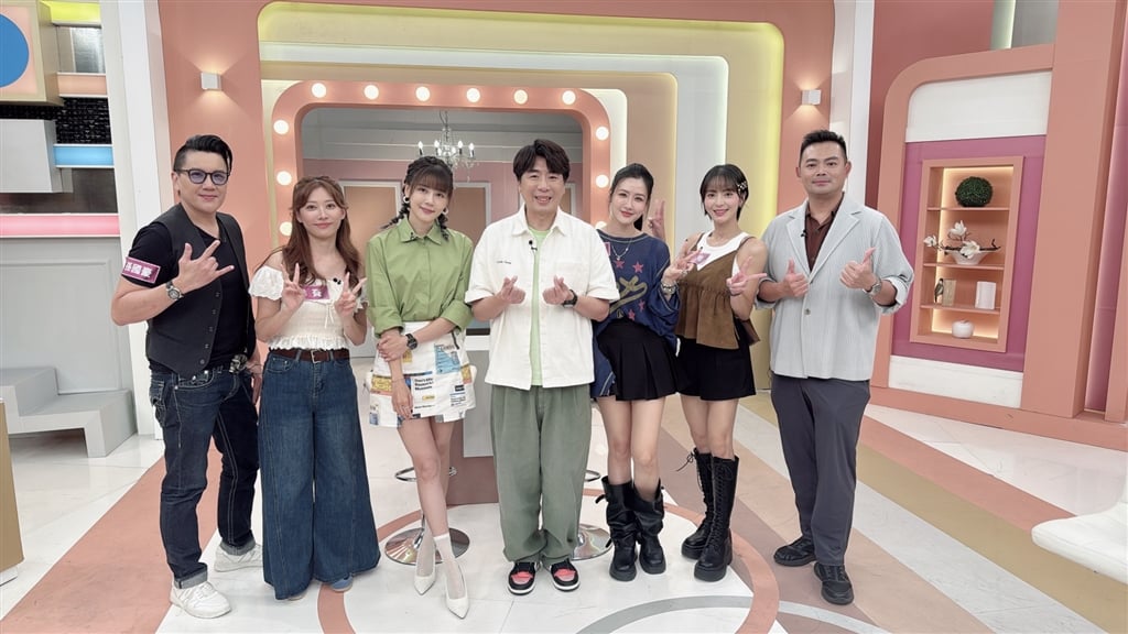 《姊妹亮起來》本集特別來賓，左起：孫國豪；琳賽；主持人；陳艾熙；宜芳；陳君瑋律師